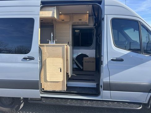 Used 2024 Mercedes-Benz Sprinter 2500 image 15