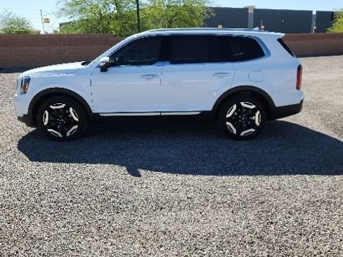 Used 2024 Kia Telluride S FWD image 9