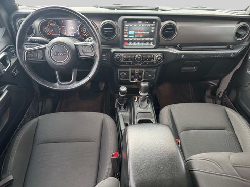 Used 2022 Jeep Wrangler Unlimited Sport AWD/4WD image 2