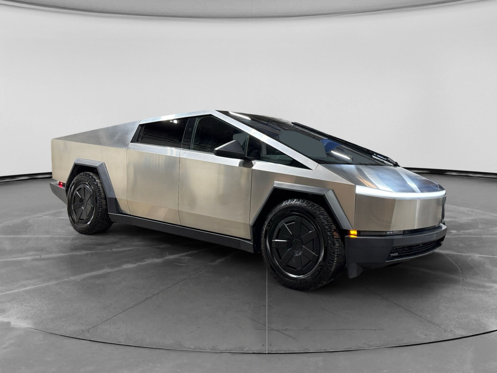 Used 2024 Tesla Cybertruck AWD Crew Cab image 4