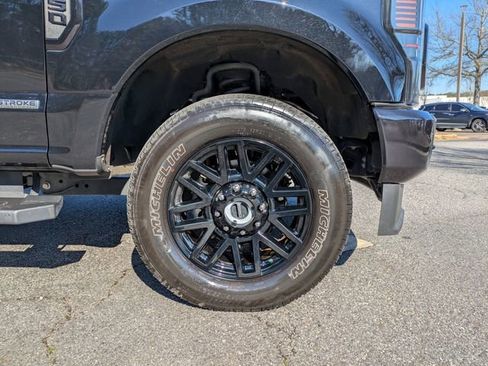 Used 2022 Ford F250 Lariat w/ Black Appearance Package image 13