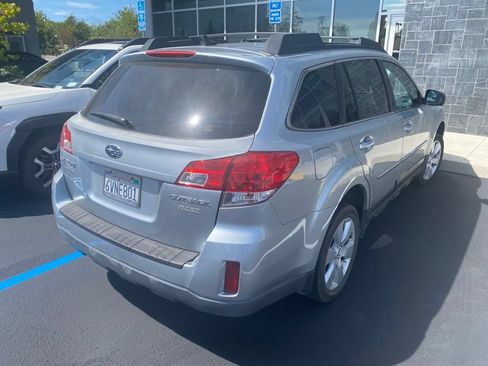 Used 2012 Subaru Outback 2.5i Limited AWD/4WD image 4
