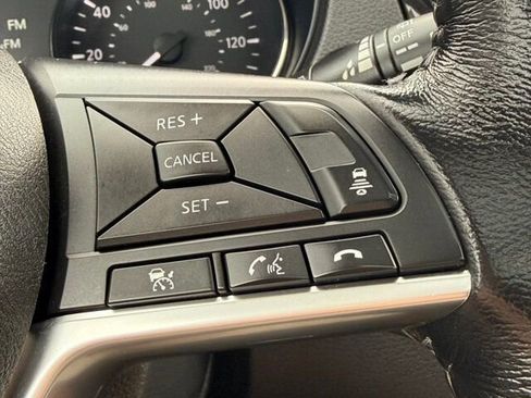 Used 2017 Nissan Rogue SL w/ SL Premium Package image 26