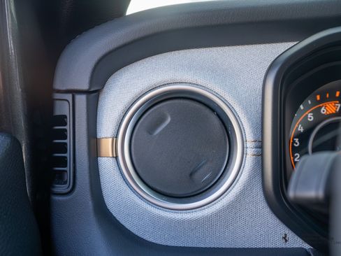 Used 2025 Jeep Wrangler Sahara image 21