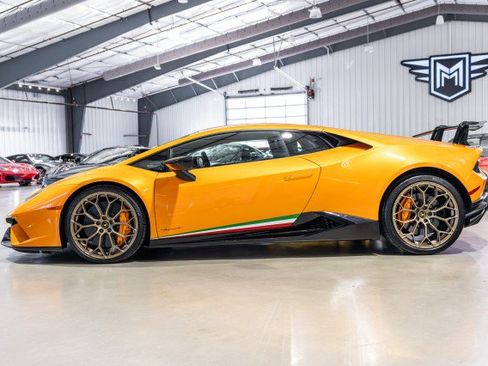 Used 2018 Lamborghini Huracan Performante AWD/4WD image 3