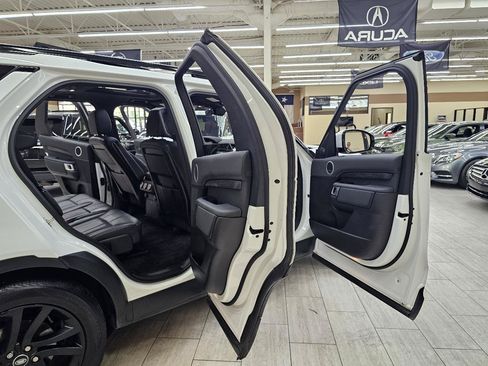 Used 2018 Land Rover Discovery HSE AWD/4WD image 16