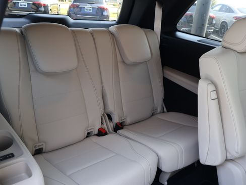 Used 2025 Mercedes-Benz GLS 450 4MATIC image 29