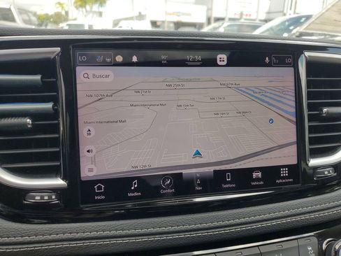 Used 2021 Chrysler Pacifica Limited w/ Uconnect Theater Family Group image 27