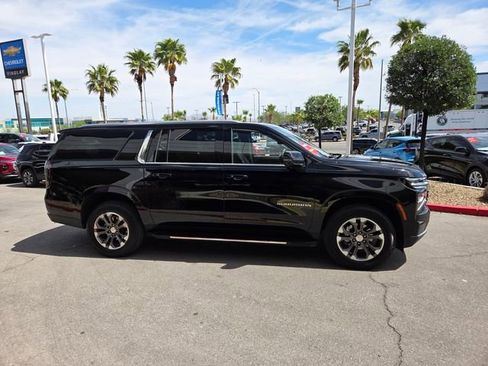 Certified 2025 Chevrolet Suburban LT w/ Comfort Package image 7