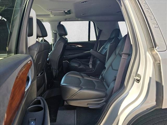 Used 2017 Cadillac Escalade Luxury AWD/4WD image 15