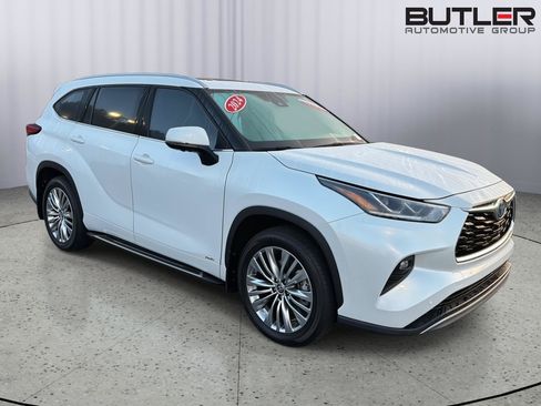 Certified 2024 Toyota Highlander Platinum AWD/4WD image 8