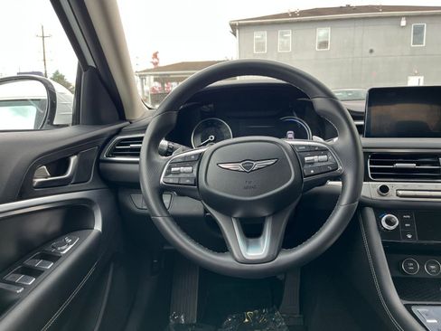 Used 2025 Genesis G70 2.5T image 28