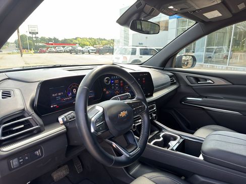 Used 2025 Chevrolet Traverse LT FWD image 25