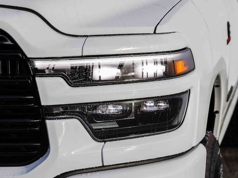 New 2026 RAM 2500 Laramie AWD/4WD image 5