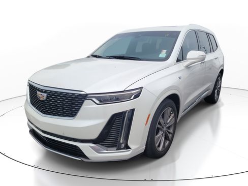 Used 2021 Cadillac XT6 Premium Luxury FWD image 3
