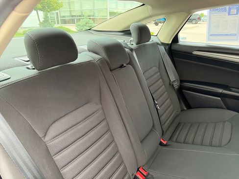Used 2019 Ford Fusion SE FWD image 31