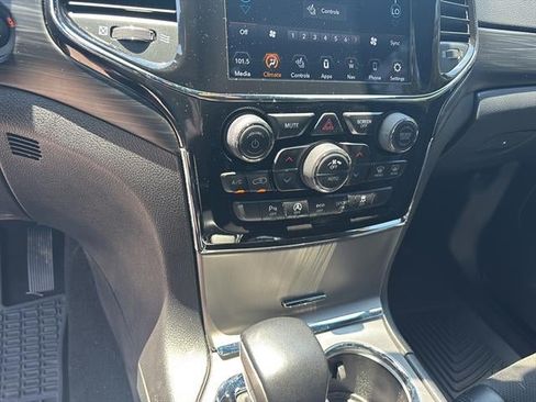 Used 2021 Jeep Grand Cherokee Laredo X AWD/4WD image 21