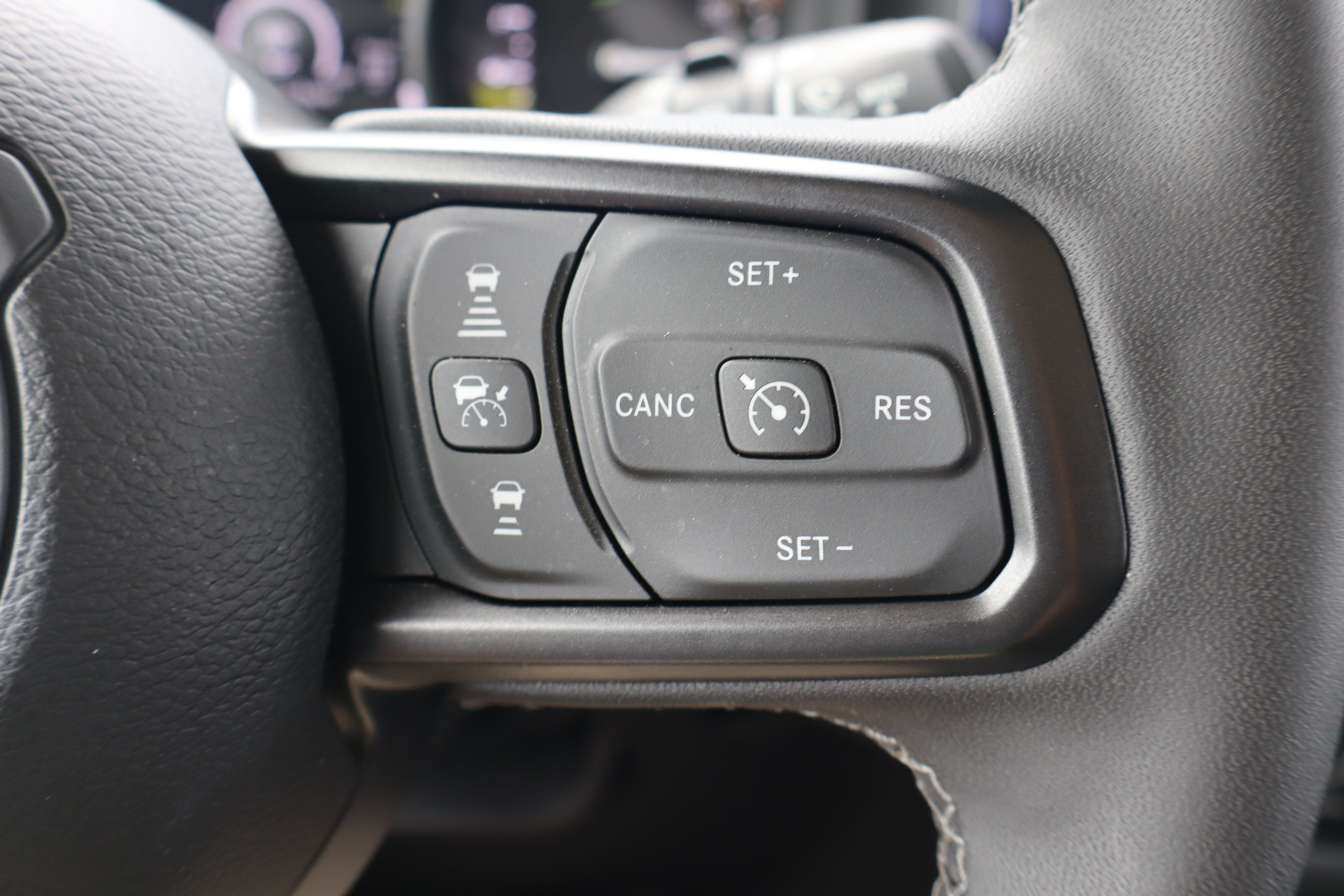 Used 2025 Jeep Wrangler Unlimited Rubicon 4xe w/ Convenience Group AWD/4WD image 16