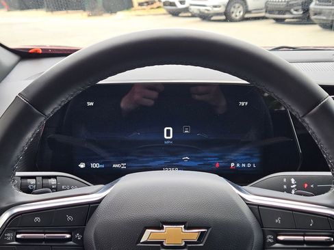 Used 2025 Chevrolet Equinox LT w/ Safety and Technology Package AWD/4WD image 16