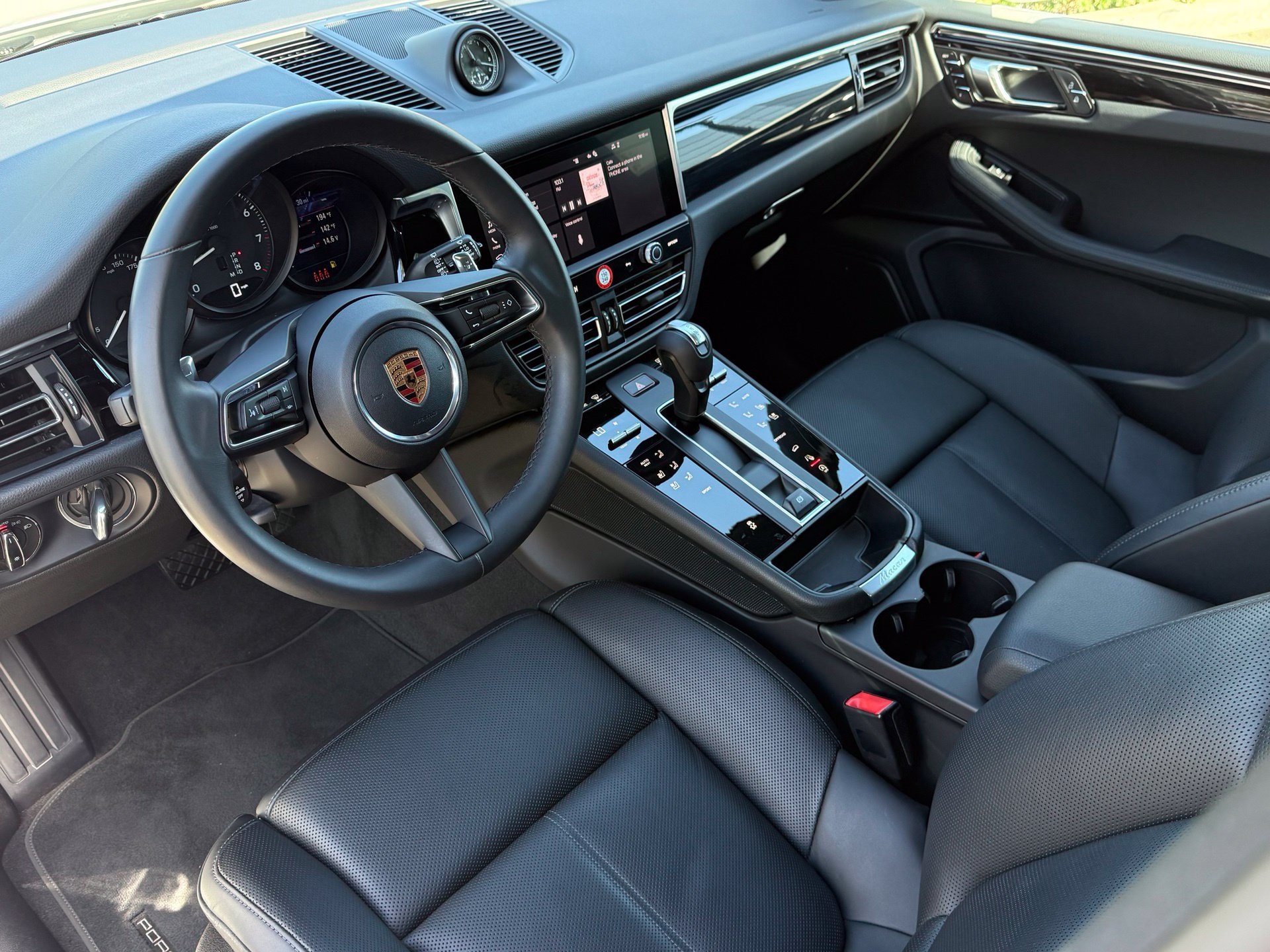 Used 2026 Porsche Macan AWD/4WD image 4