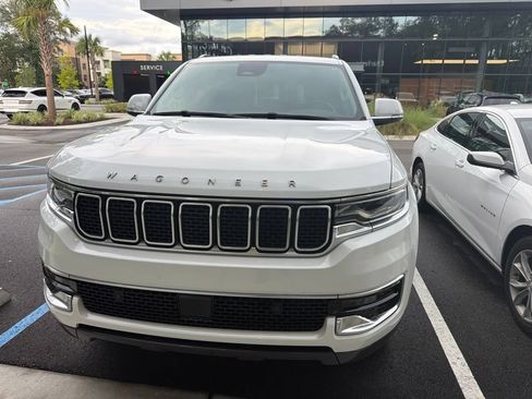 Used 2022 Jeep Wagoneer Series I RWD image 2