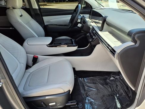 Used 2025 Hyundai Tucson Limited FWD image 9