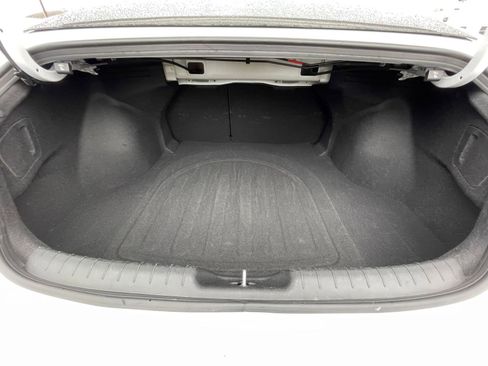 Used 2025 Hyundai Elantra SEL image 31