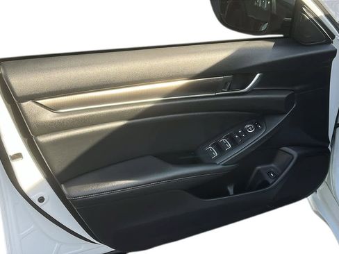 Used 2021 Honda Accord Sport image 9