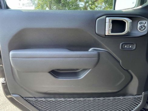 New 2025 Jeep Gladiator Sport image 27