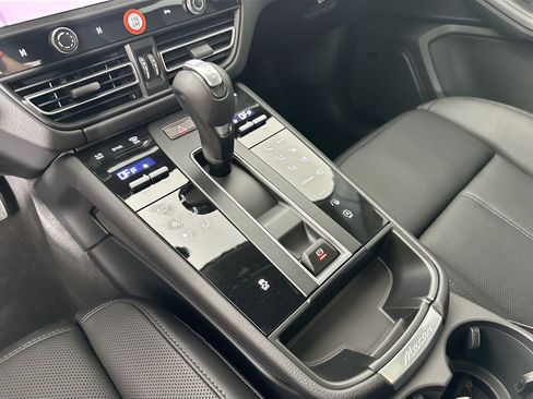 Certified 2026 Porsche Macan image 35