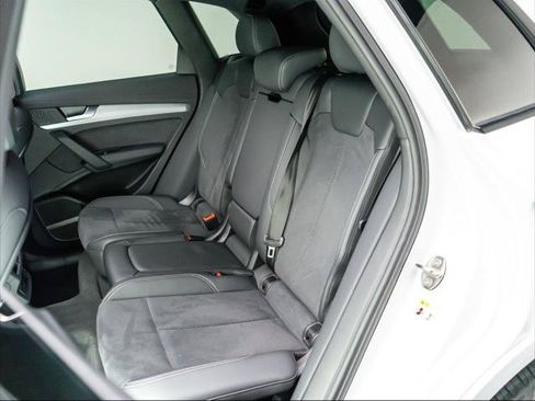 Used 2024 Audi Q5 e Premium Plus w/ Premium Plus Package AWD/4WD image 18