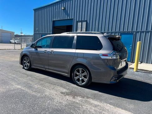 Used 2019 Toyota Sienna SE Premium image 58