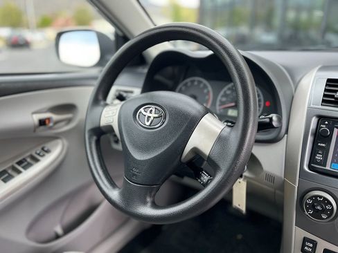 Used 2013 Toyota Corolla LE image 11