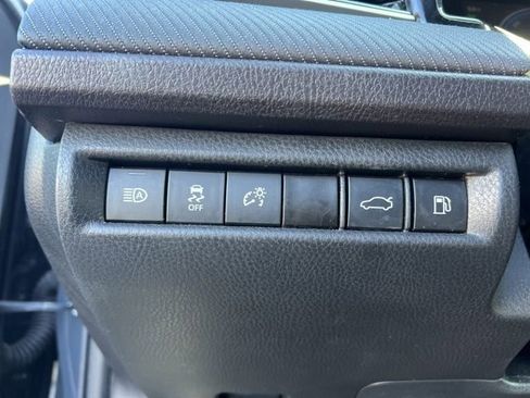 Used 2025 Toyota Camry SE image 10