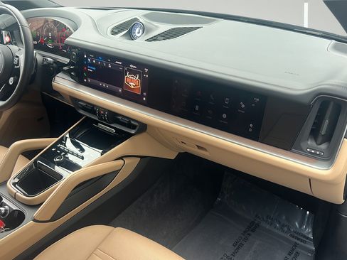 Certified 2025 Porsche Cayenne E-Hybrid AWD/4WD image 22