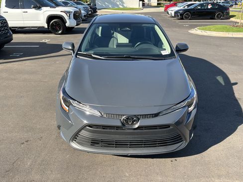 Used 2025 Toyota Corolla LE FWD image 3