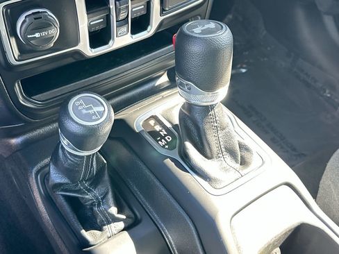 Used 2025 Jeep Wrangler Unlimited Sahara AWD/4WD image 16