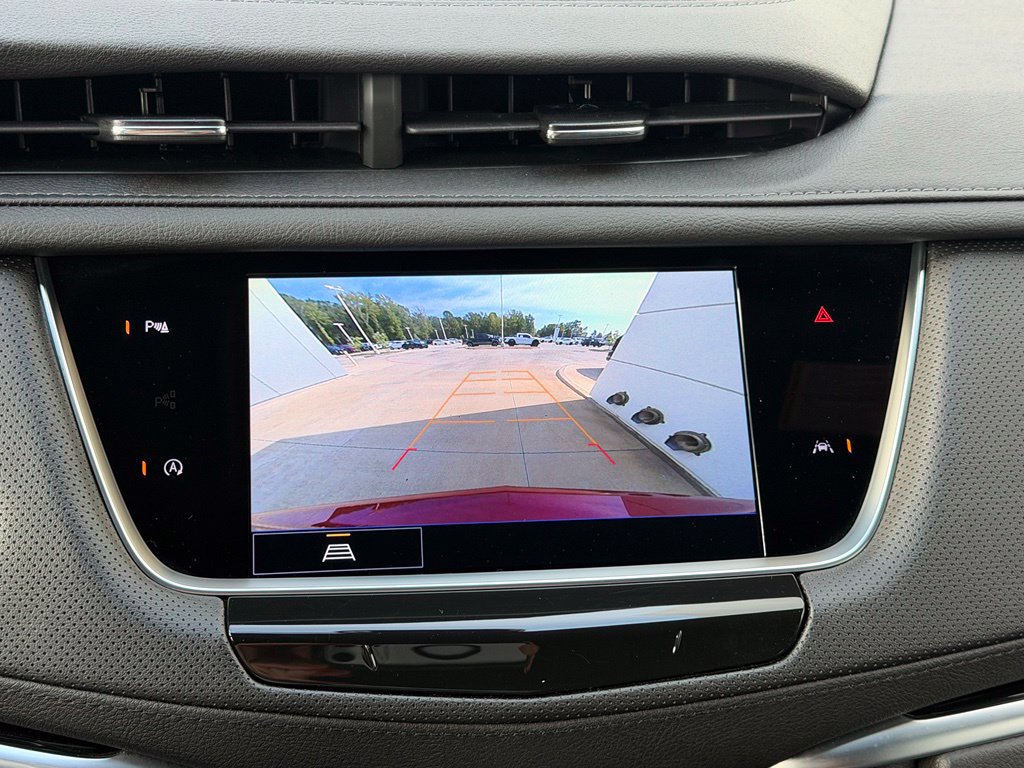 Used 2025 Cadillac XT6 Luxury FWD image 30
