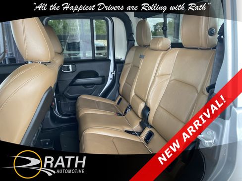 Used 2020 Jeep Gladiator Rubicon w/ Dual Top Group AWD/4WD image 19