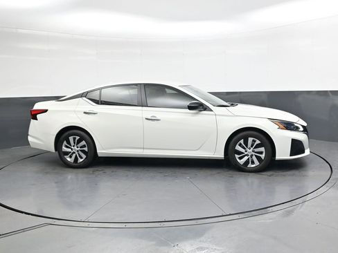 Certified 2025 Nissan Altima 2.5 S image 3