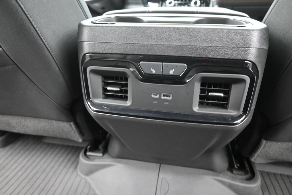 Used 2024 GMC Sierra 1500 AT4 w/ Technology Package AWD/4WD image 12