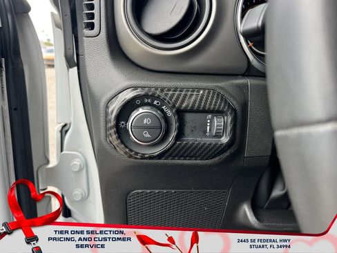 Used 2023 Jeep Gladiator Willys image 26