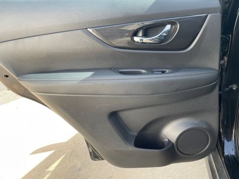 Used 2018 Nissan Rogue S FWD image 20