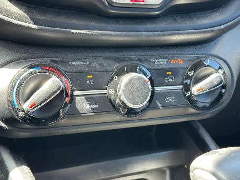 Used 2020 Kia Soul GT-Line FWD image 33
