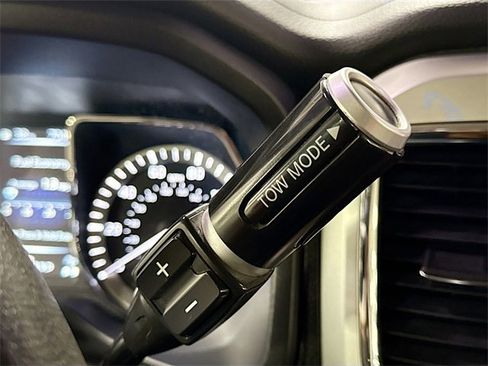 Used 2017 Nissan Titan SV image 17