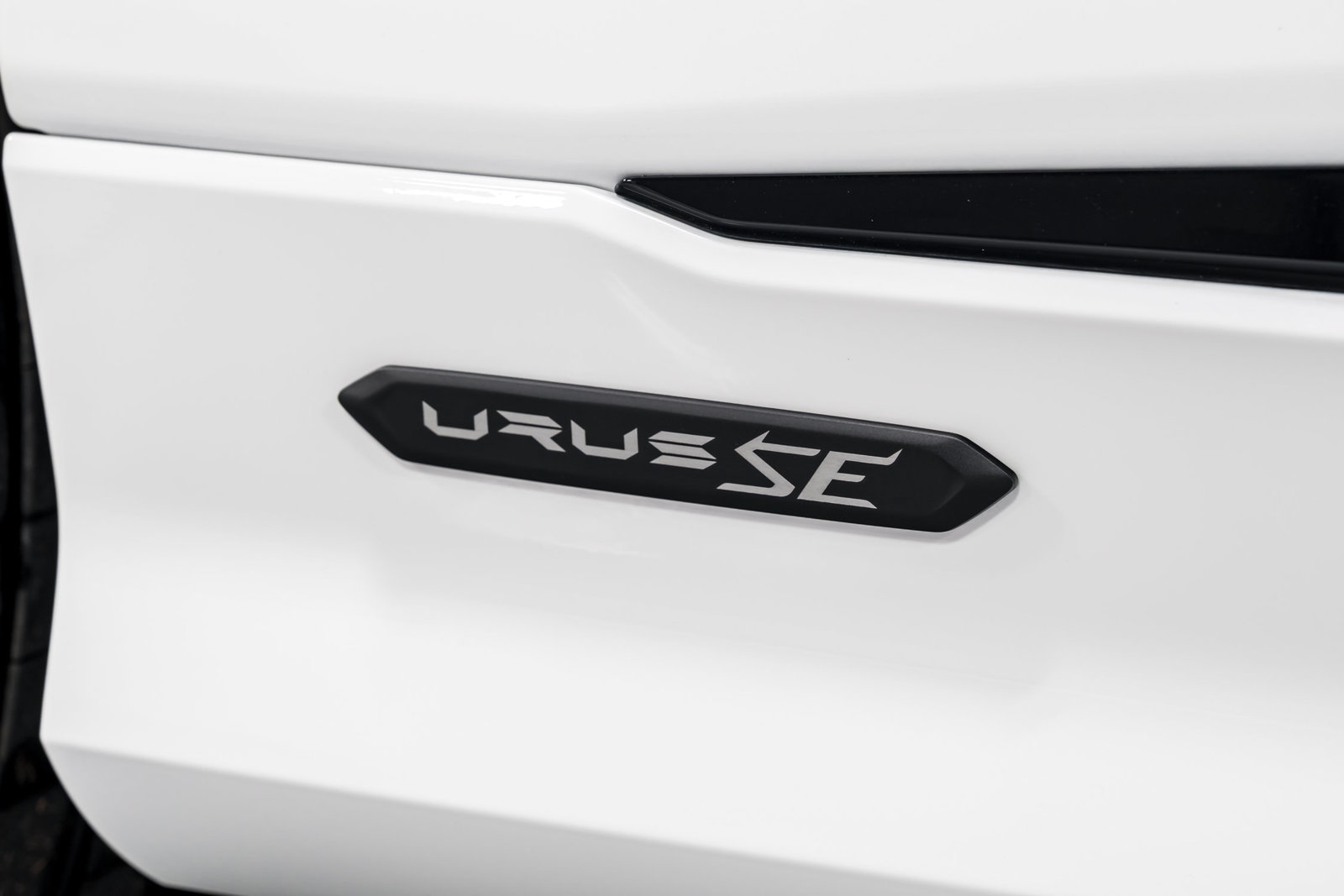 Used 2025 Lamborghini Urus SE AWD/4WD image 56