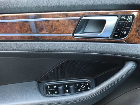 Used 2017 Porsche Panamera 4 image 52