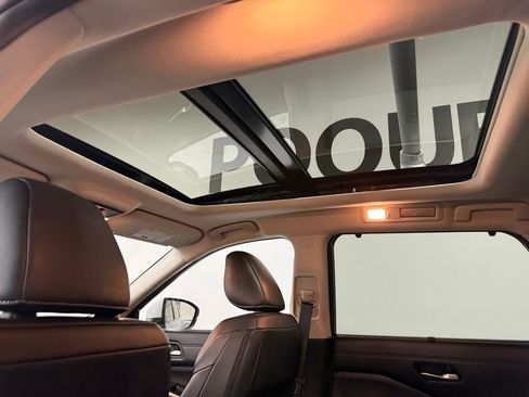 Used 2024 Nissan Pathfinder Platinum w/ Cargo Package image 17