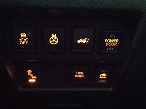 Used 2017 Nissan Pathfinder Platinum w/ Cargo Package FWD image 10