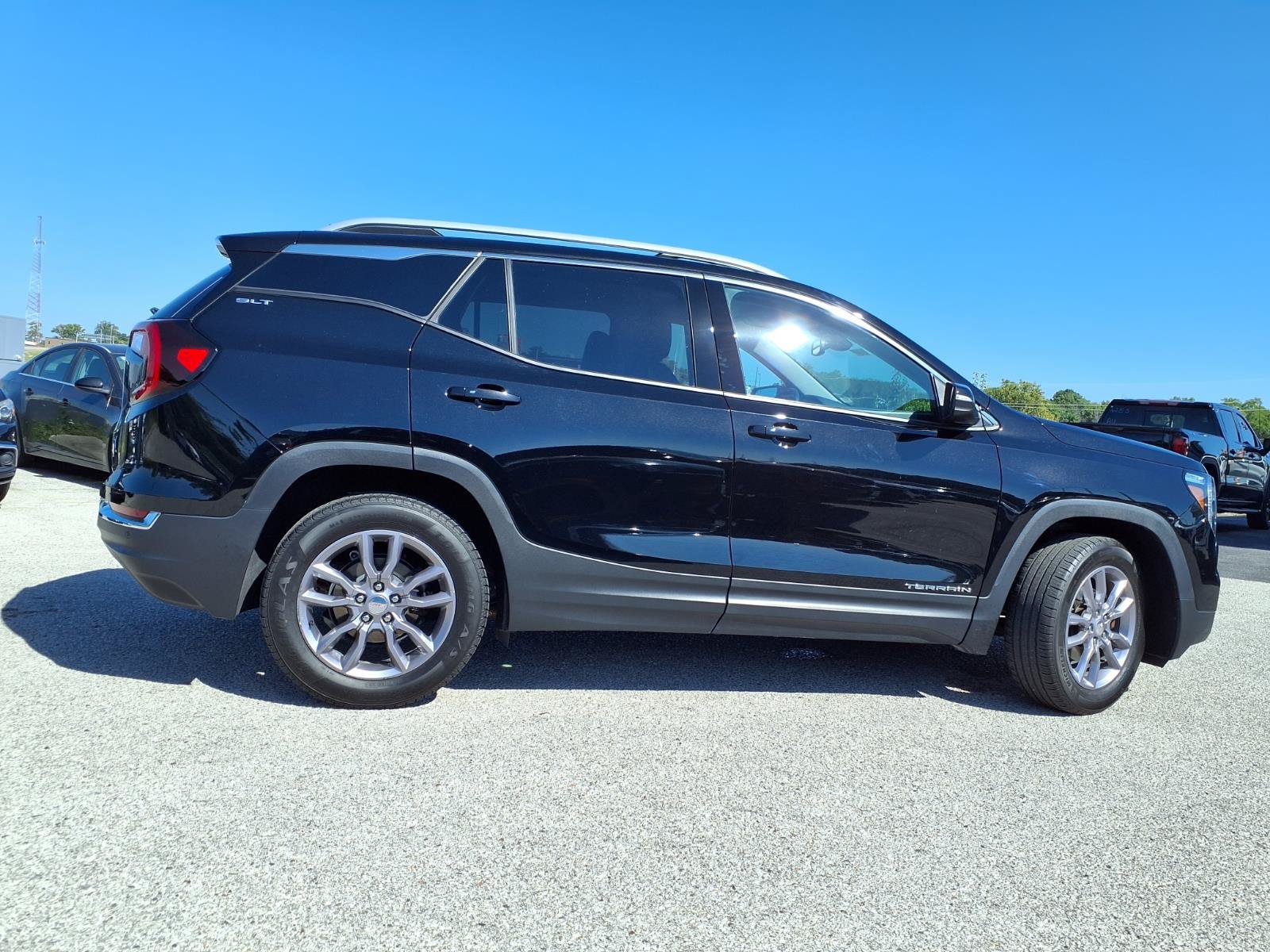 Used 2024 GMC Terrain SLT FWD image 34